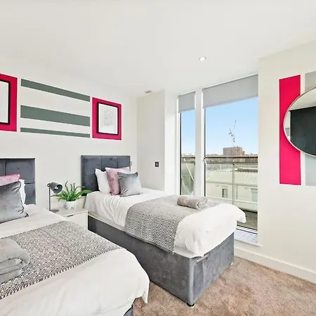 The Ultimate Penthouse In Leeds - 3 Balconies