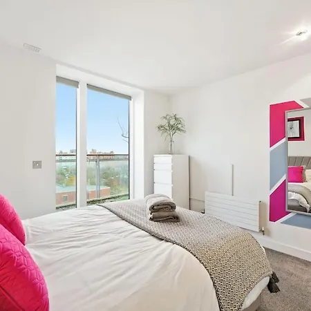 The Ultimate Penthouse In Leeds - 3 Balconies *